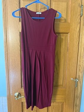 Sleeveless Midi Dress in Burgundy